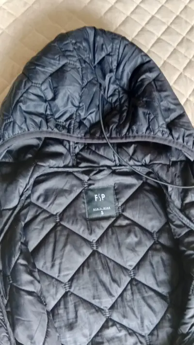Chaqueta acolchada negra con capucha FSP - miniatura 2
