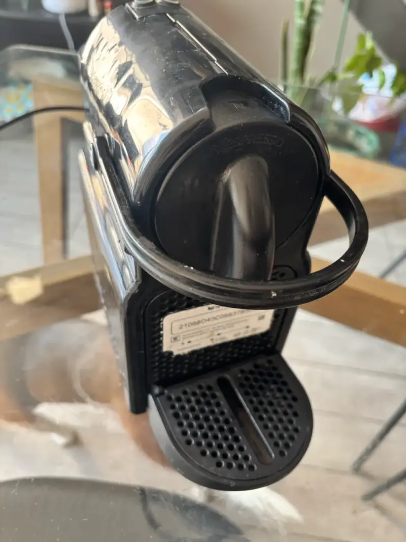 Cafetera Nespresso Essenza Mini Negra - 2