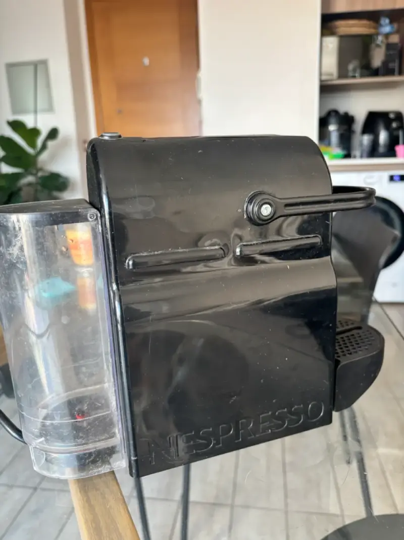 Cafetera Nespresso Essenza Mini Negra - 3