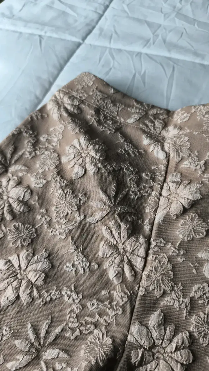 Shorts de encaje floral beige para mujer - 2
