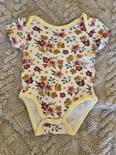 Pack de 7 bodies de bebé con estampados florales - miniatura 1