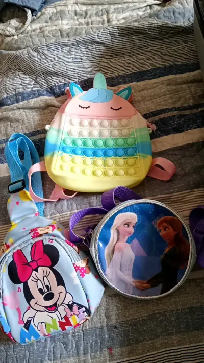 Set de mochilas infantiles con diseño de personajes - miniatura 1