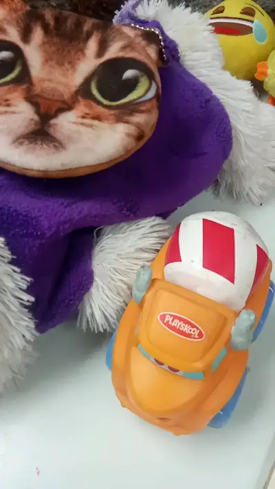 Peluches y juguetes variados para niños - miniatura 5