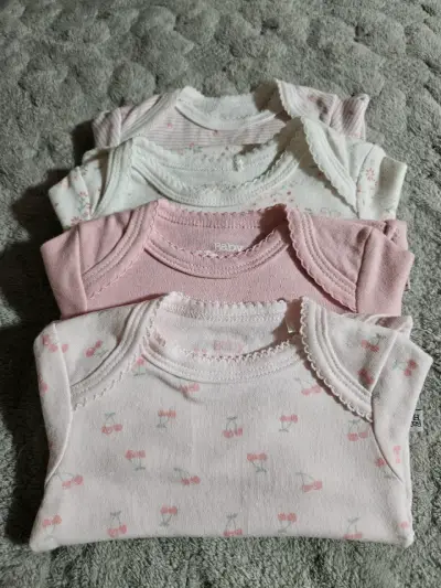 Conjunto de bodies para bebé en colores variados - miniatura 1