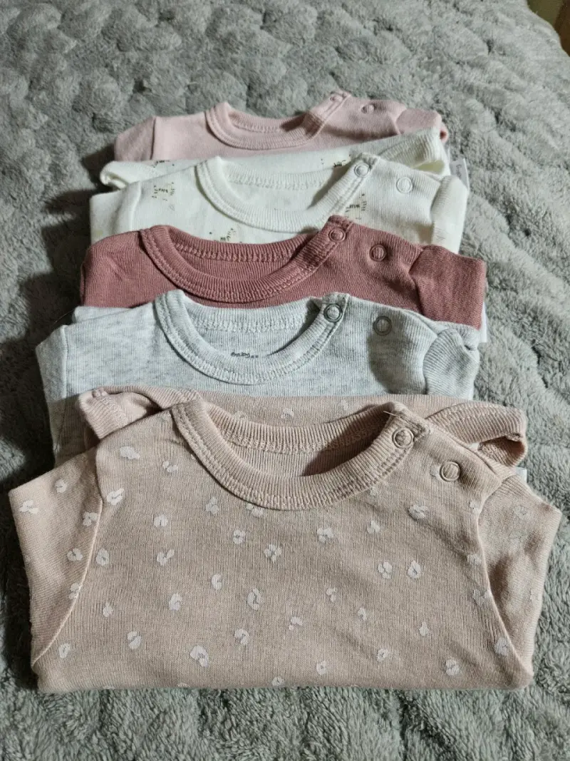 Conjunto de bodies para bebé en colores variados - 3