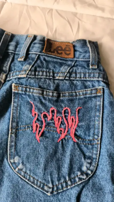 Jeans Lee con bordado rosa para mujer - miniatura 3