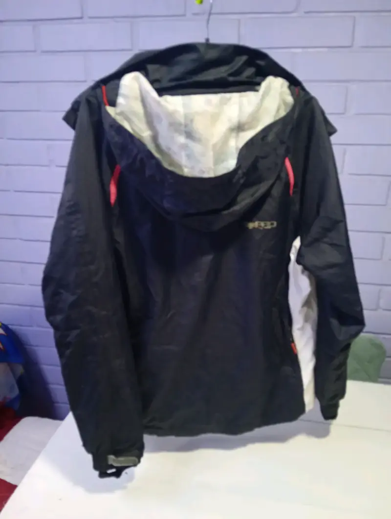 Chaqueta impermeable negra con capucha Rescue - 1