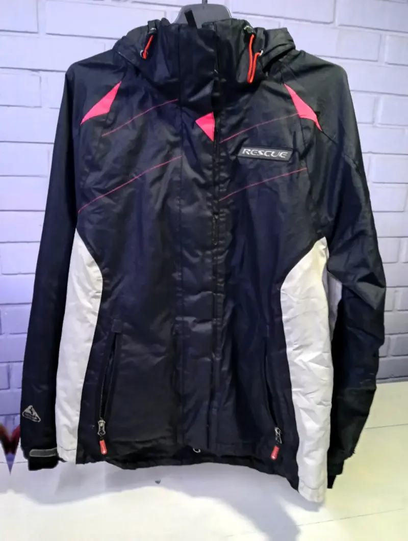 Chaqueta impermeable negra con capucha Rescue - 3