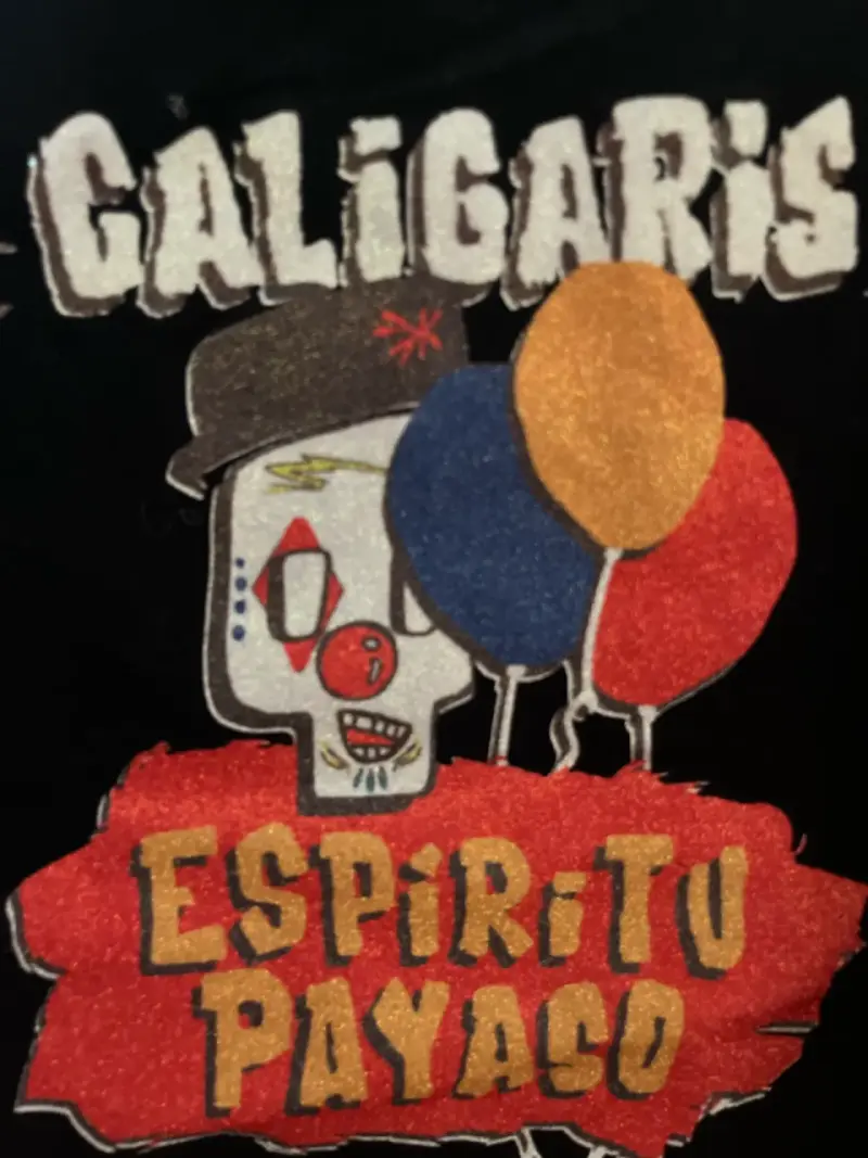 Polera negra banda Los Caligaris Espíritu Payaso - 2