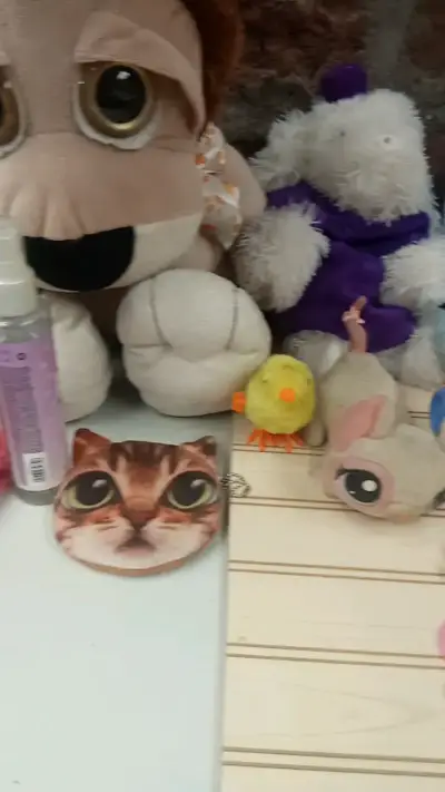 Lote de juguetes y peluches variados - miniatura 3