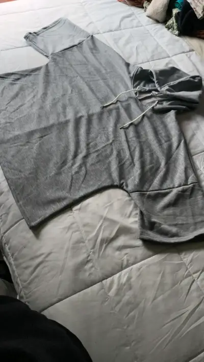 Polerón gris con capucha talla 2XL manga corta - miniatura 1