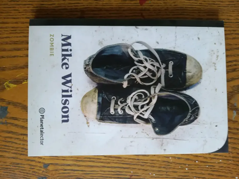 Libro 'Zombie' de Mike Wilson - 1