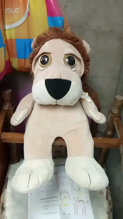 Peluche grande de león - miniatura 1