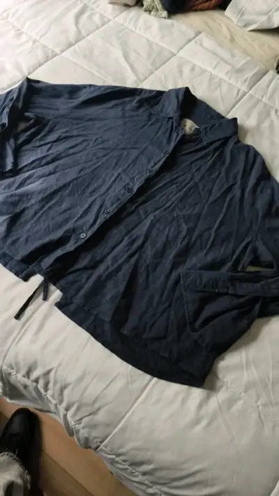 Camisa azul marino para mujer - miniatura 1
