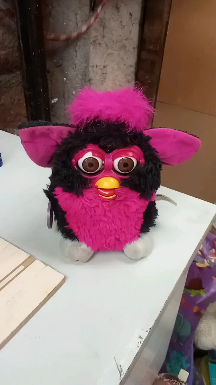 Furby negro y rosado - 1