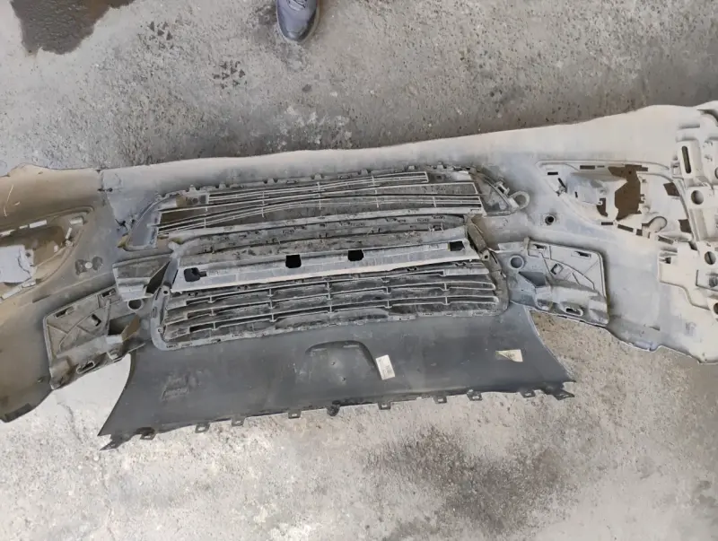 Parachoques delantero usado para auto Peugeot - 5