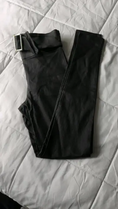 Calzas negras con cinturón para mujer - miniatura 1