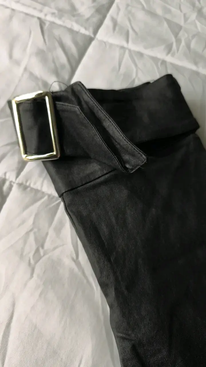 Calzas negras con cinturón para mujer - 2