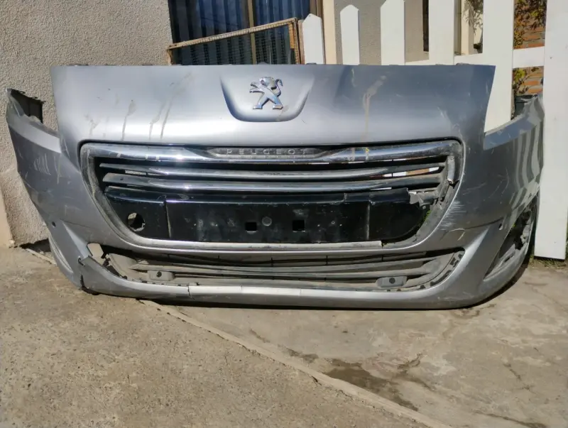 Parachoques delantero Peugeot 5008 año2016 usado - 2