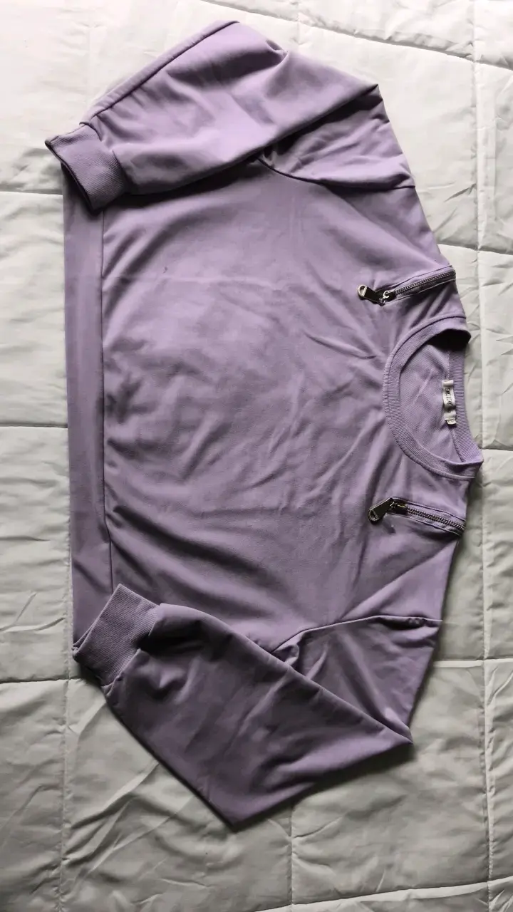 Polerón croptop lila con cierres decorativos - 2