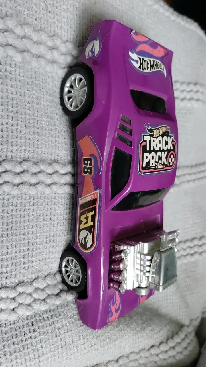 Auto de juguete Hot Wheels Track Pack morado - 1