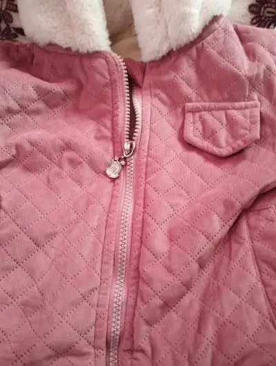 Chaqueta de bebé rosada con capucha talla 3 - miniatura 2