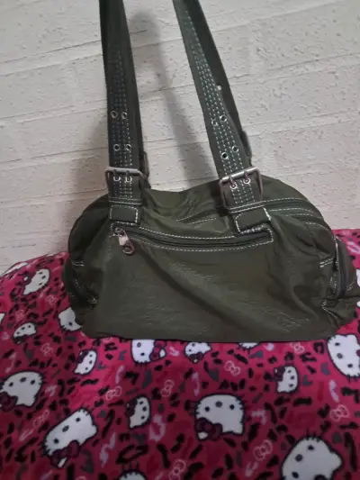 Bolso verde con muchos bosillos - miniatura 2