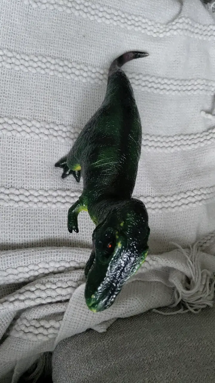 Figura de dinosaurio T-Rex de juguete verde - 2