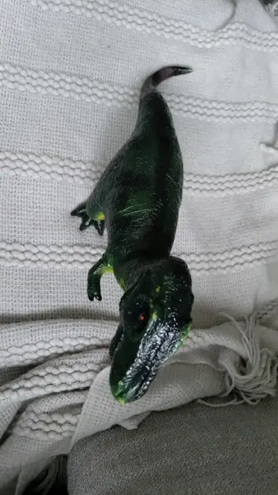 Figura de dinosaurio T-Rex de juguete verde - miniatura 2