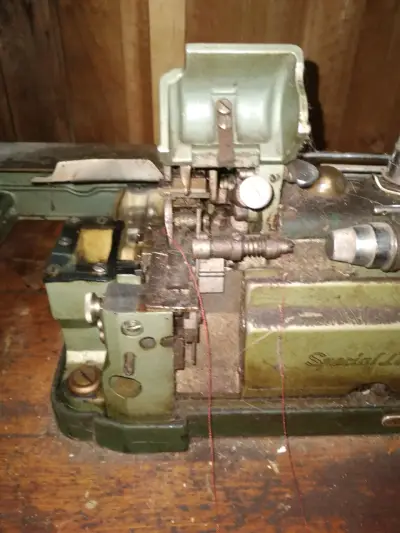 Máquina de Coser Industrial Yamato Special Lock - miniatura 3
