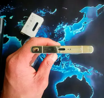 Samsung Galaxy S23 Ultra con cargador original - miniatura 3