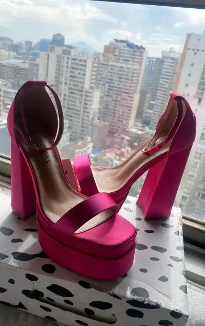 Tacones altos fucsia elegantes - miniatura 1