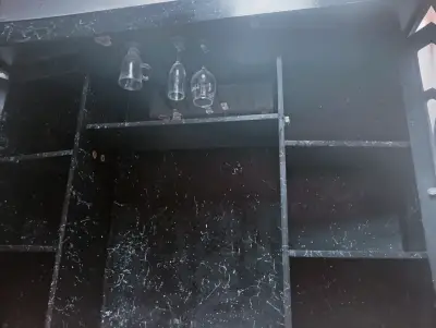 Bar de Madera Negro con Puertas de Vidrio - miniatura 4