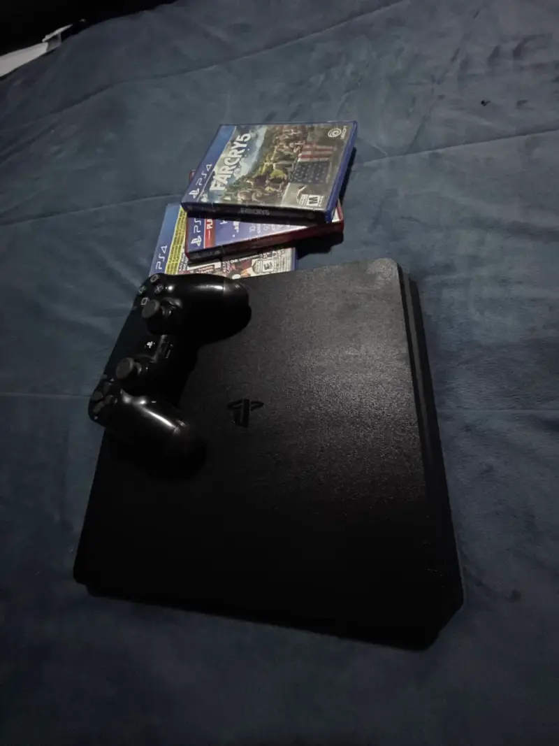 PS4 SLIM 1TB + juegos + mando - 1
