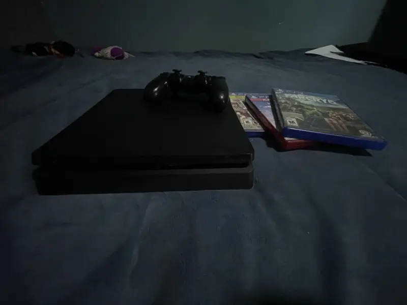 PS4 SLIM 1TB + juegos + mando - 2