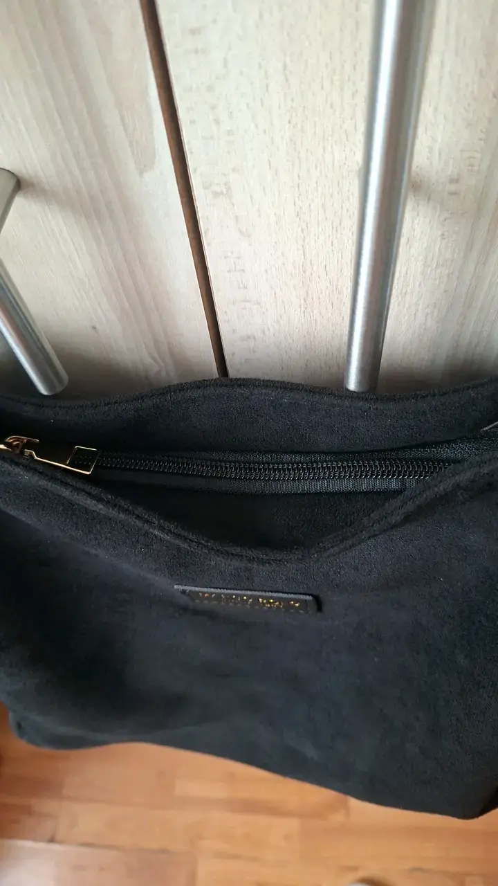 Bolso negro Marco Polo con detalles dorados - 2