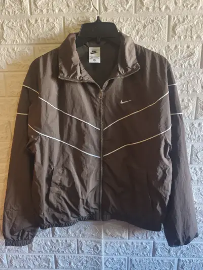Chaqueta deportiva Nike marrón con líneas blancas - miniatura 1