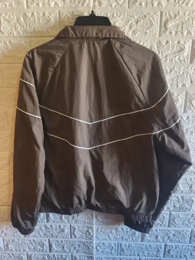 Chaqueta deportiva Nike marrón con líneas blancas - miniatura 2