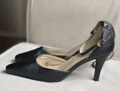 Zapatos de Tacón Negro con Correa - miniatura 1