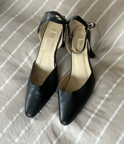 Zapatos de Tacón Negro con Correa - miniatura 2