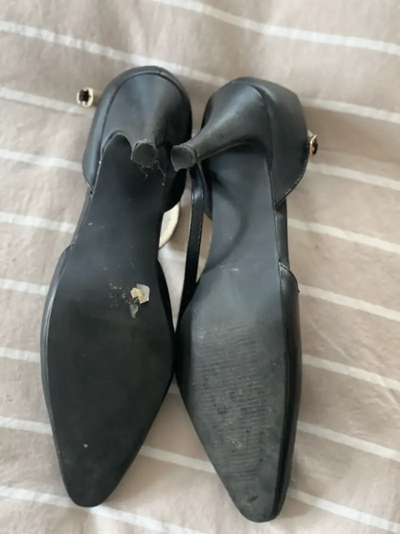 Zapatos de Tacón Negro con Correa - 4