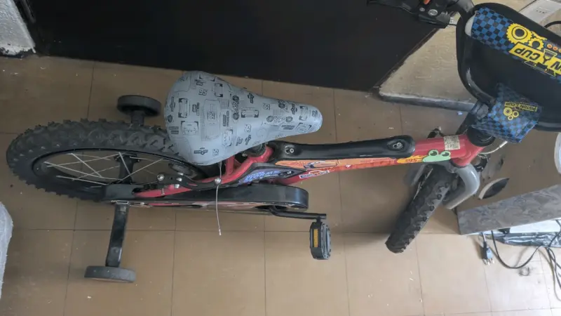Bicicleta infantil Cars con ruedas de entrenamiento - 3