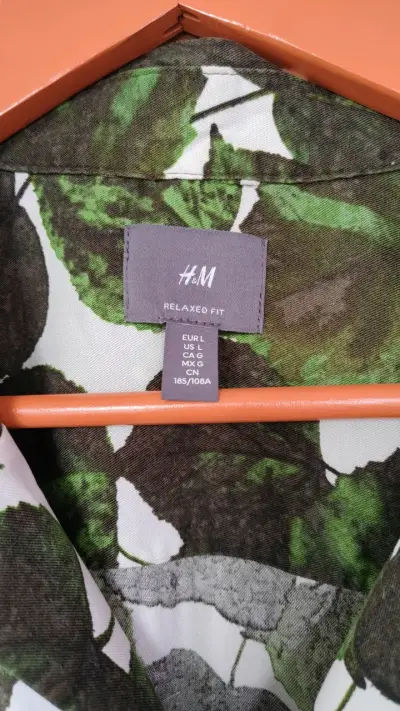 Camisa H&M estampado hojas verdes - miniatura 2