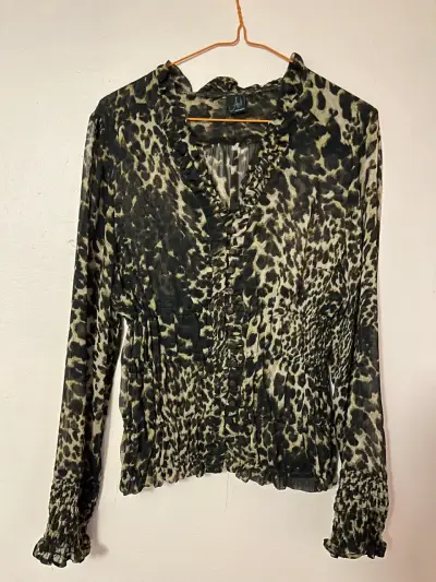 Blusa de mujer estampado animal print talla M - miniatura 1