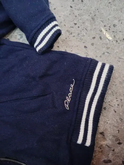 Chaqueta vintage marca PLC Varsity '89 (Es pesada) - miniatura 2