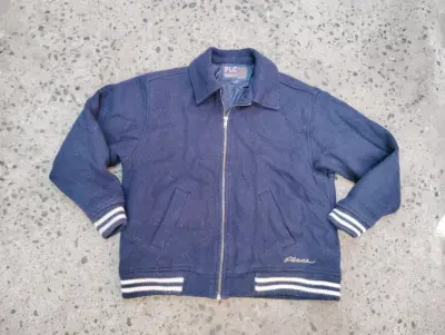 Chaqueta vintage marca PLC Varsity '89 (Es pesada) - miniatura 4