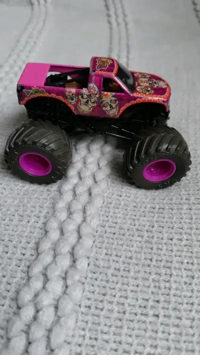 Set de 4 mini camiones monstruo de juguete - miniatura 6