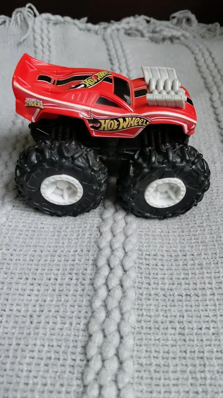 Camión Monster Truck Hot Wheels rojo - 1