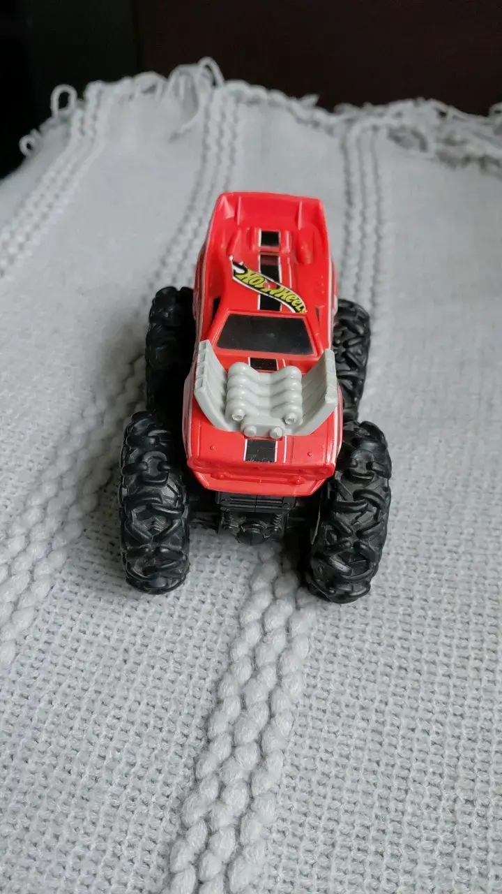 Camión Monster Truck Hot Wheels rojo - 2