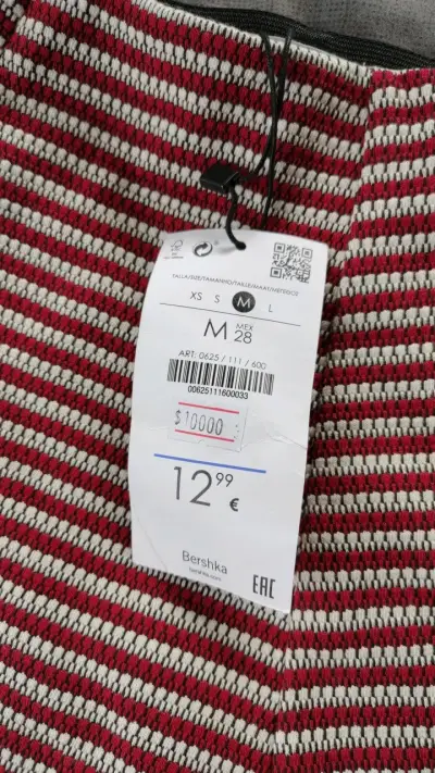 Falda corta a rayas rojas Bershka talla XS - miniatura 2